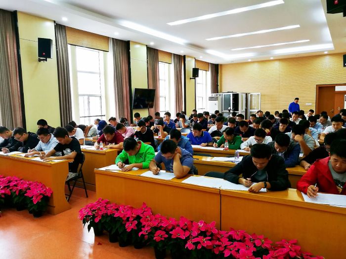考试现场。。。。。ㄒ嗌悖.jpg