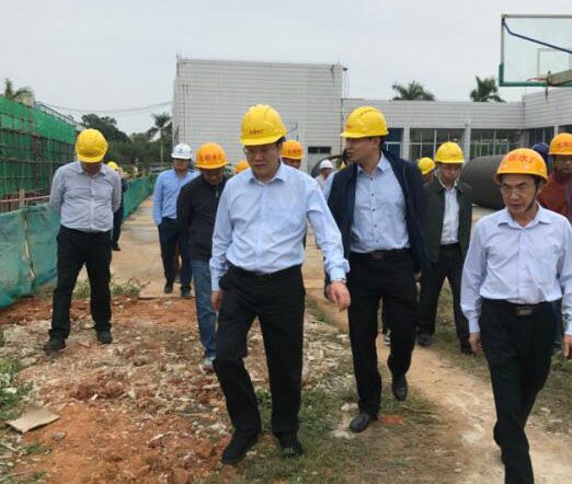 2蔡锦军率队深入北郊水厂工地现场。。。。。；；蒲茉 摄.jpg