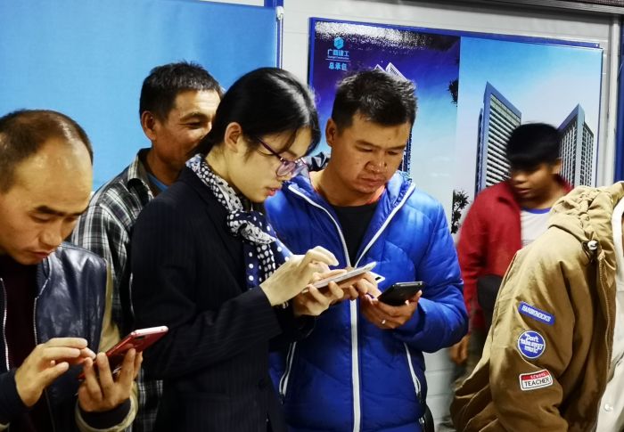 邕江上游项目办理现场。。黎子宁 摄.jpg