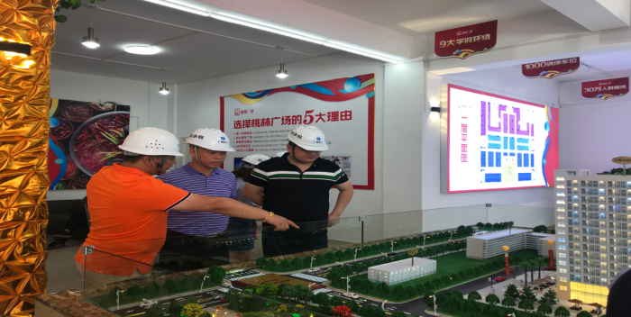 3旅行现场。。岑明伟 摄700.png