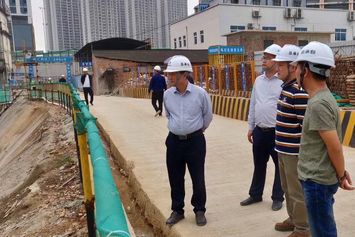 4检查现场。。。。。。周元教 摄700.jpg