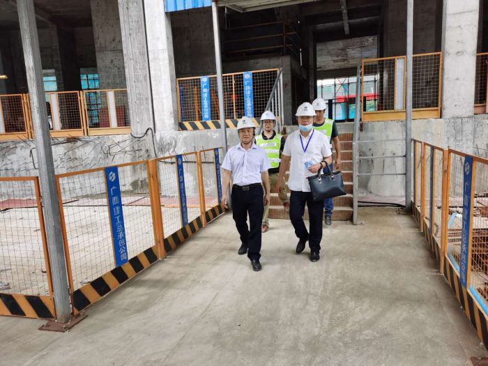 检查现场。。。。。。 叶振鹏 摄.jpg