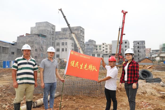 5.1授旗现场。。侯健杰 摄 (2)700.JPG