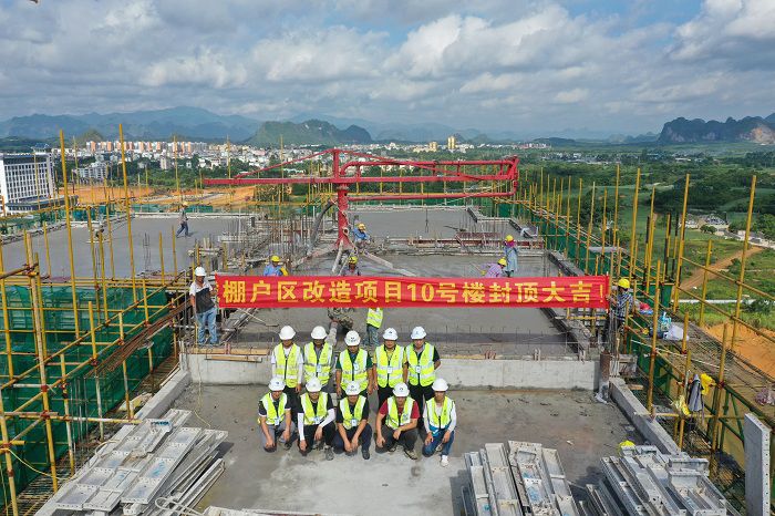 项目治理职员合照。。。。卢瑞阳 摄.JPG