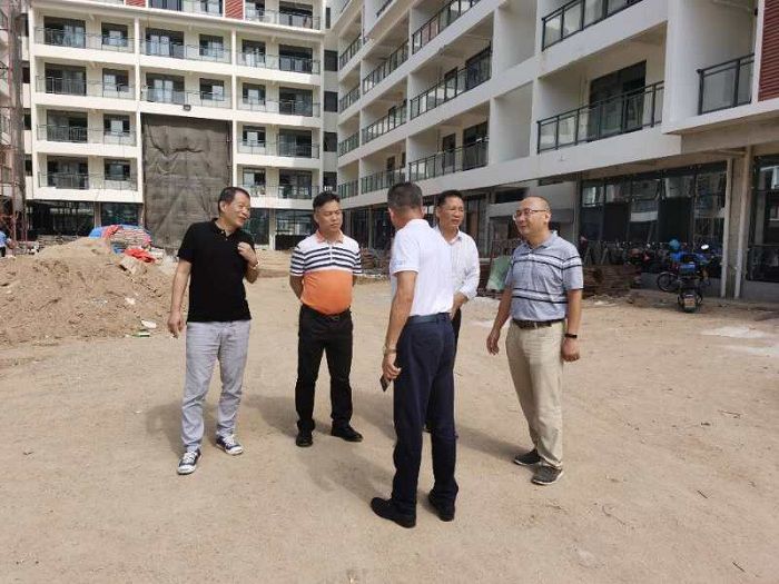 检查现场。。。。梁红玉 摄.jpg