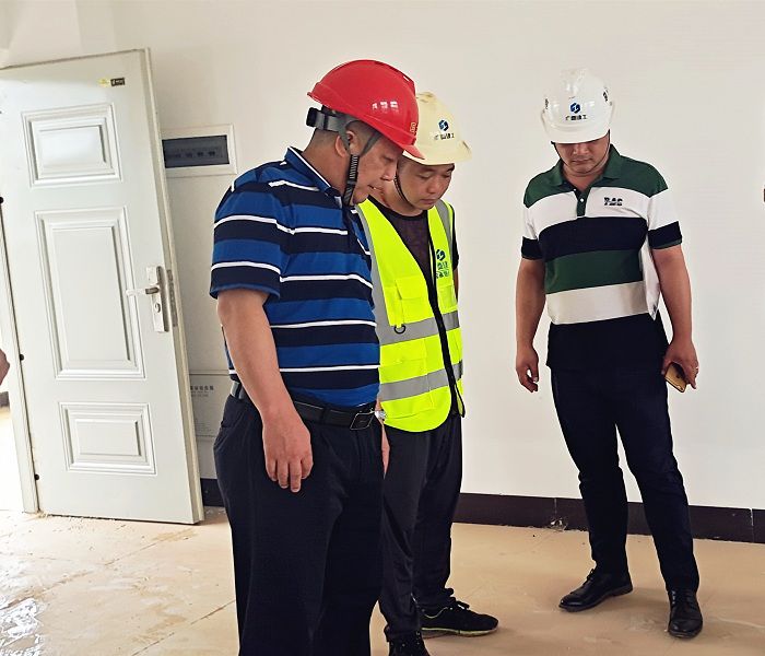 现场审查。。。。。。廖益 摄.jpg