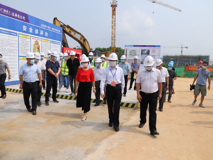 调研现场。。侯健杰 摄.jpg