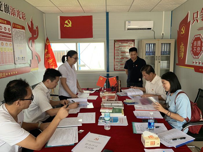 检查质料现场。。。蔡怡灵 摄.jpg