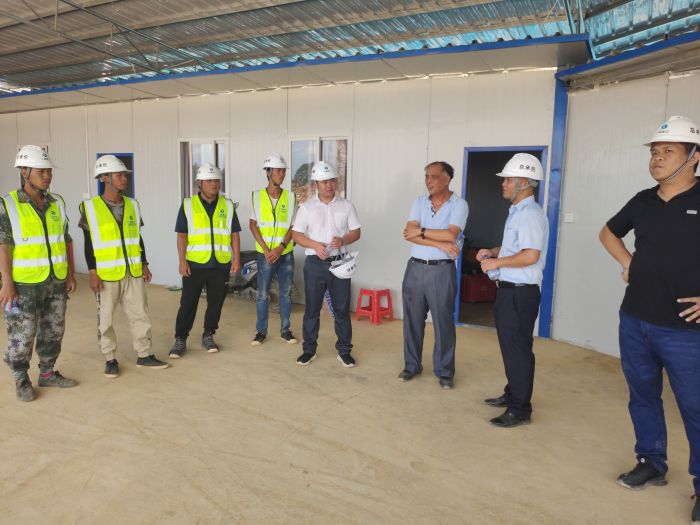 29检查现场。。。。。。蓝必峰 摄1.jpg