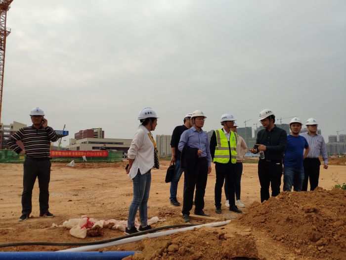 检查现场。。 龙兆开 摄.jpg