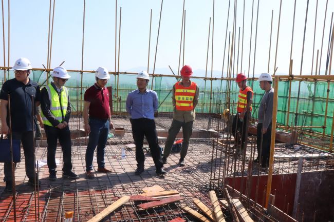 3检查指导现场。。。 杨俊峰 摄.jpg