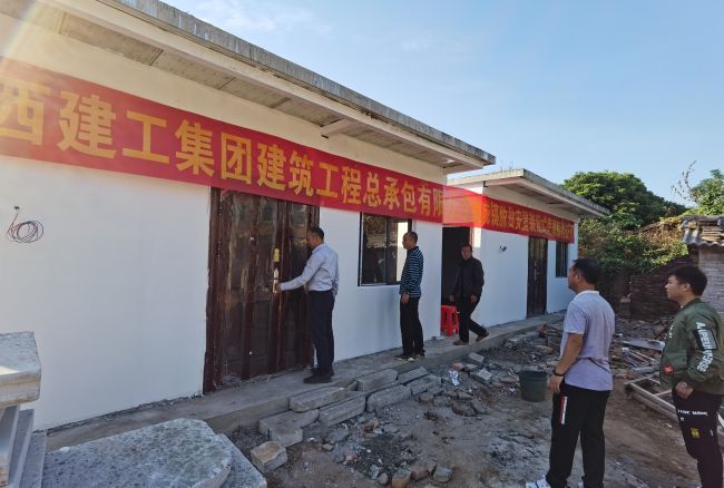 调研组考察现场1。。林磊 摄.jpg