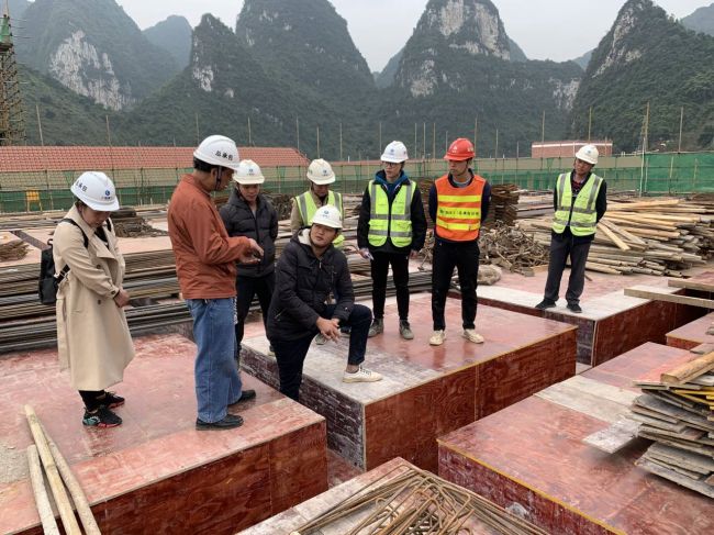 高峻模板施工现场。。陈志健 摄.jpg