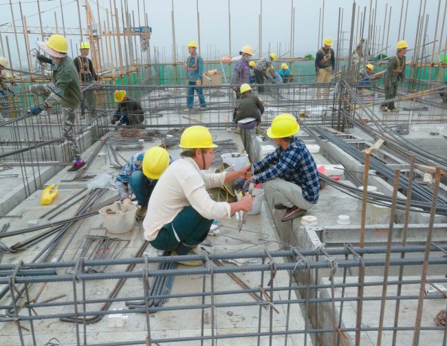 标准层钢筋绑扎。。。。。。阮文源 摄.jpg