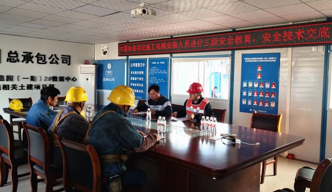 严酷做好清静教育和手艺交底事情。。。。林子薇 摄.jpg