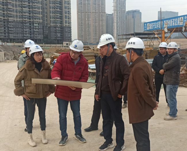 检查现场。。张润芳 摄.jpg