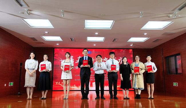 领奖现场。。。。。郑诗宝 摄（修图）.jpg