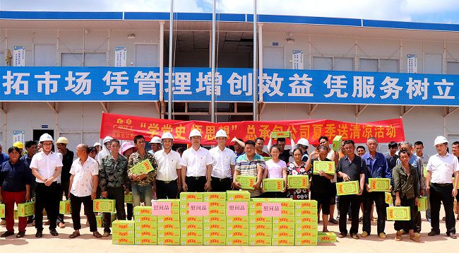 “送清凉”活动合影留念。。 周煜川摄（修图）.jpg