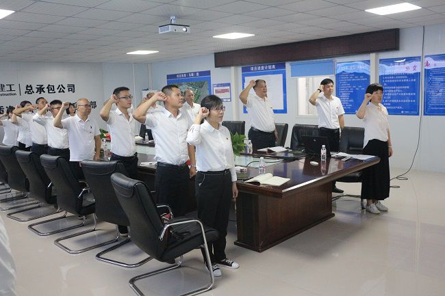 重温入党誓词。。张钊林 摄（修图）.jpg