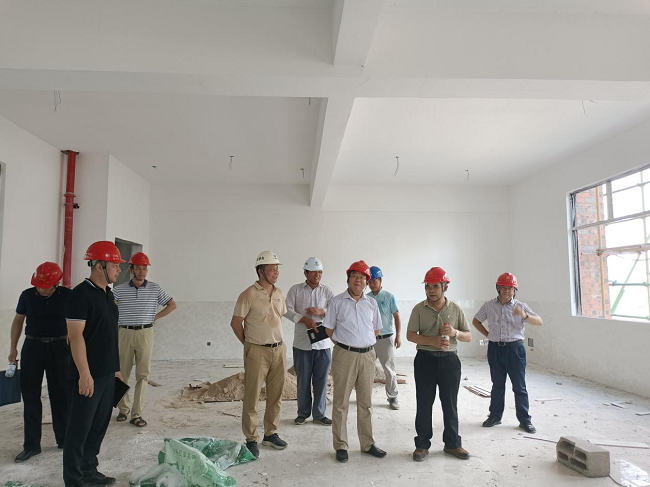 实地审查项目建设。。莫杰妃 摄（修图）.png