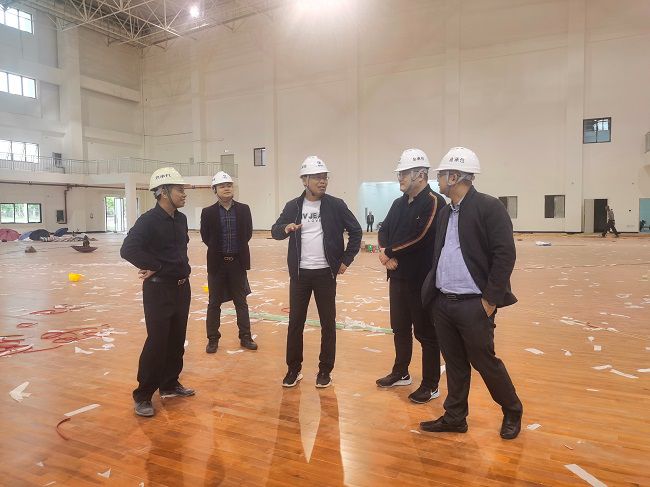 现场指导事情。。。。。。刘博群 摄（修图）.jpg