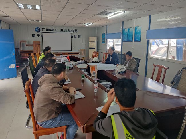 召开事情聚会。。。。。。张润芳 摄（修图）.jpg