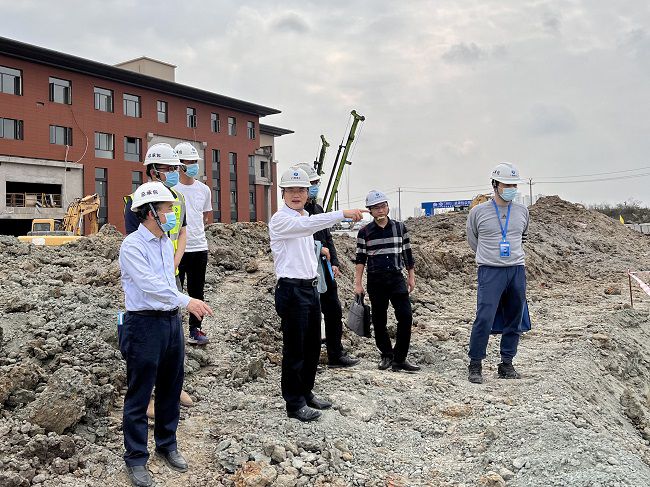 施工现场。。。。。卢丽君 摄（原图）0.jpg