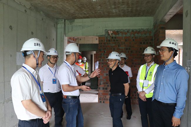 深入现场校阅建设情形。。。。。。周煜川 摄（修图）.jpg