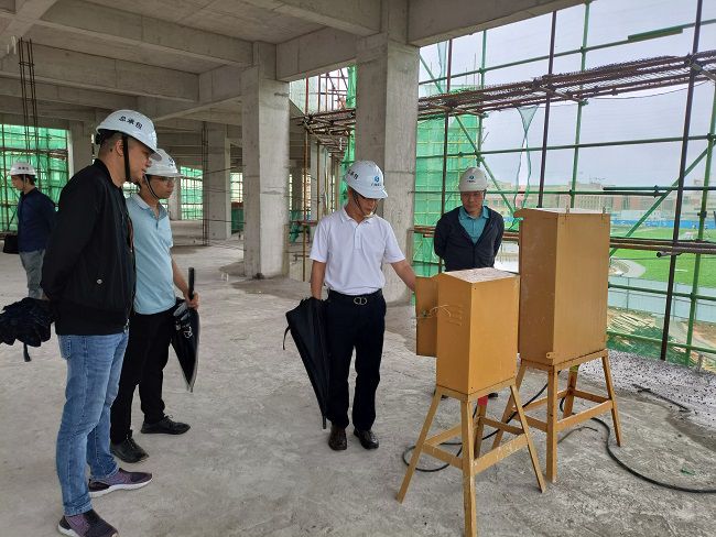 邓少新带队到广西工业职业手艺学院项目检查。。。龙兆开 摄（修图）.jpg