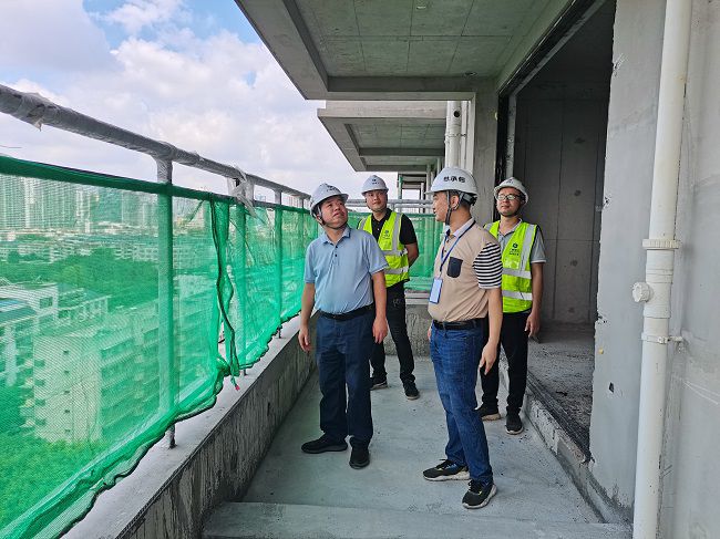 岑廷义深入项目现场检查事情进度。。谢秋云 摄（修图）.jpg