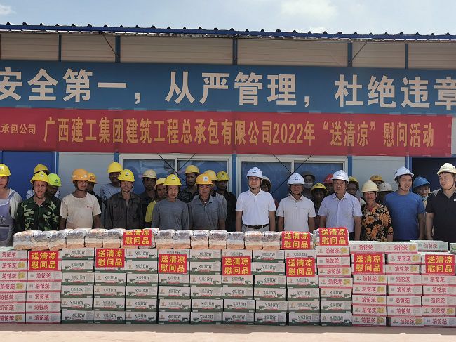 慰问活动合影。。。。王瑾贞 摄（修图）.jpg