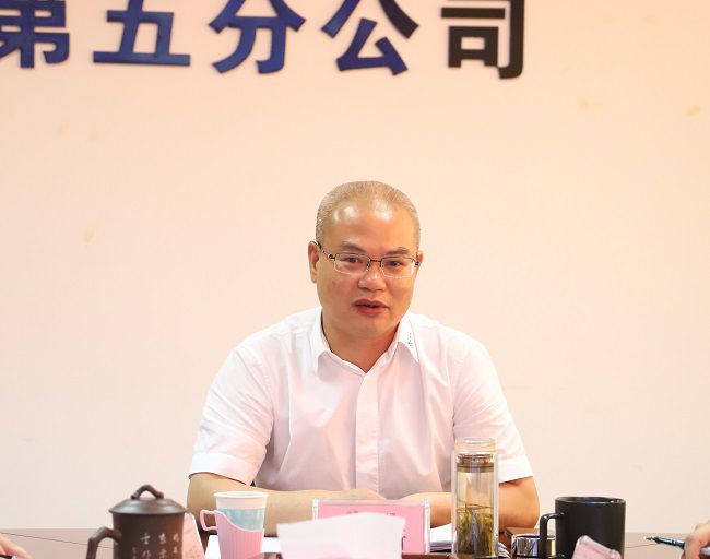 邓少新讲话。。杨钰 摄（修图）.jpg