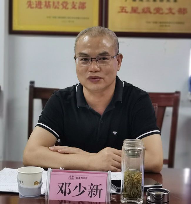 邓少新讲话。。。。韦文 摄（000图）.jpg