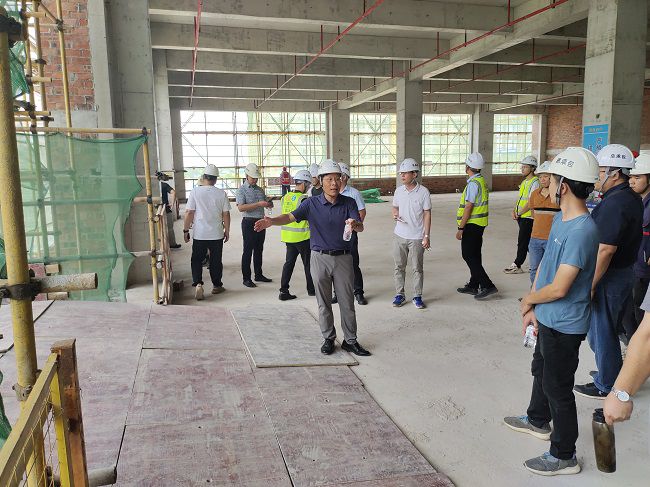 曾劲松做解说和要求。。。；；；；票ι 摄（修图）.jpg