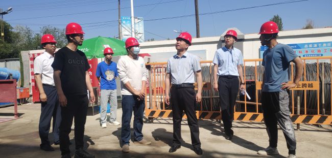 检查现场。。。。。；；；普鹩 摄（修图）.jpg