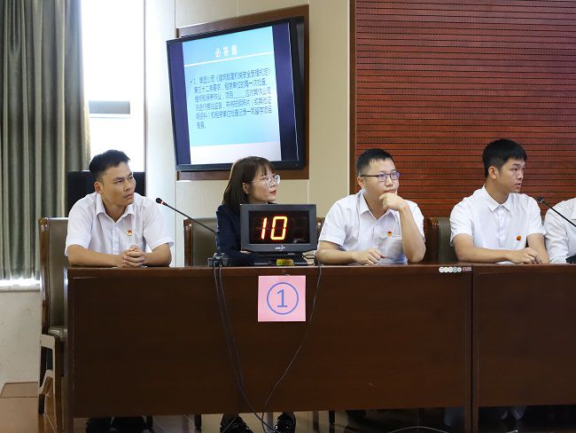 公司才赛步队冷静答题。。。。李立云 摄（修图）.jpg