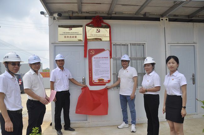 项目党支部建设揭牌现场。。。。。。王瑾贞 摄（修图）.jpg