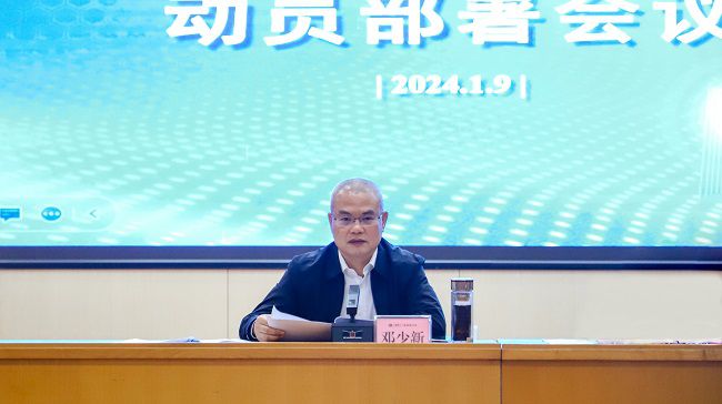 邓少新讲话  郑诗宝 摄。。。。。。（修图）.jpg