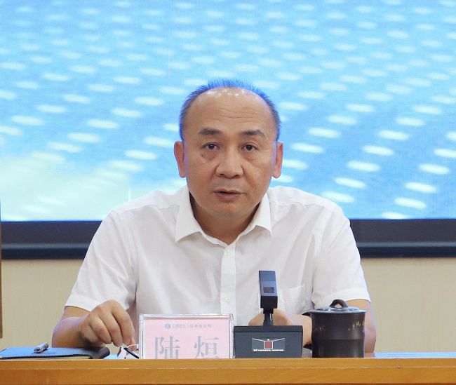 陆烜主持 修图.jpg