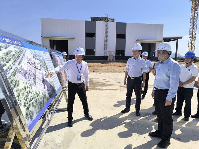 蓝海鹏在项目现场。。。。。江家兵摄（修图） (1).jpg